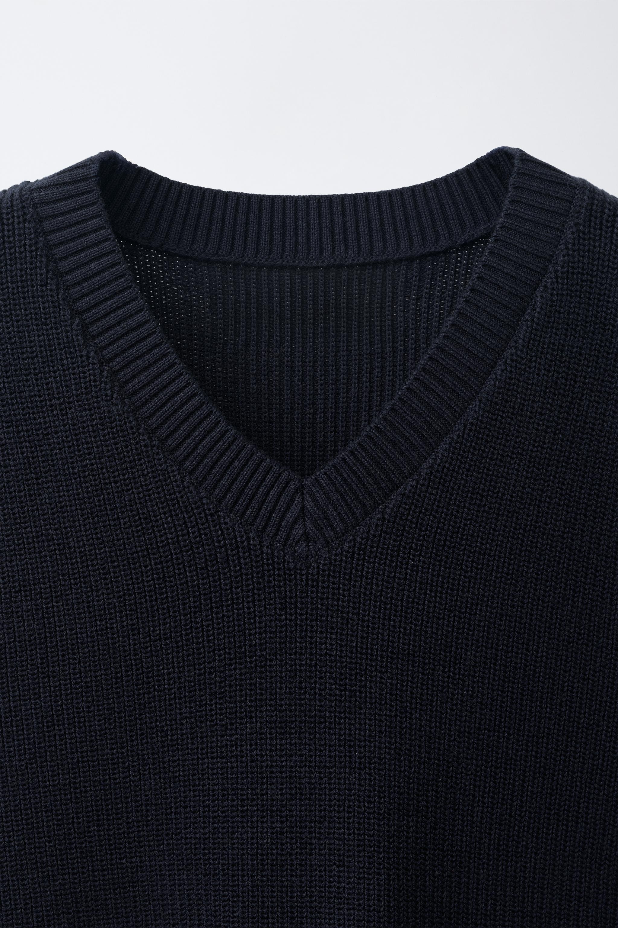 KNIT VEST